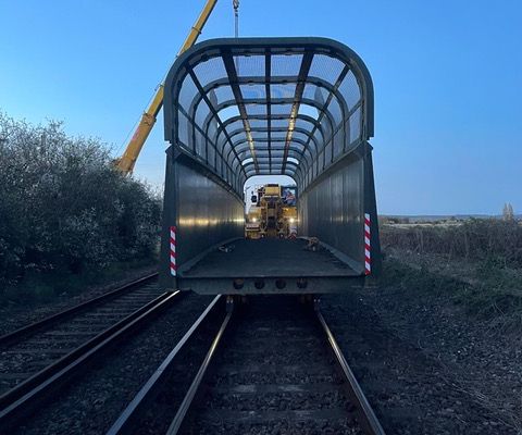 Quattro rail crane team - Ivy Lane footbridge 02.jpg