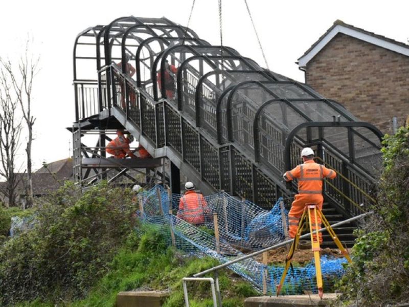 Quattro and CML Deliver Complex Ivy Lane Footbridge Installation